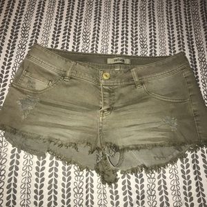 Refuge Jean Shorts | Army Green | Frayed |